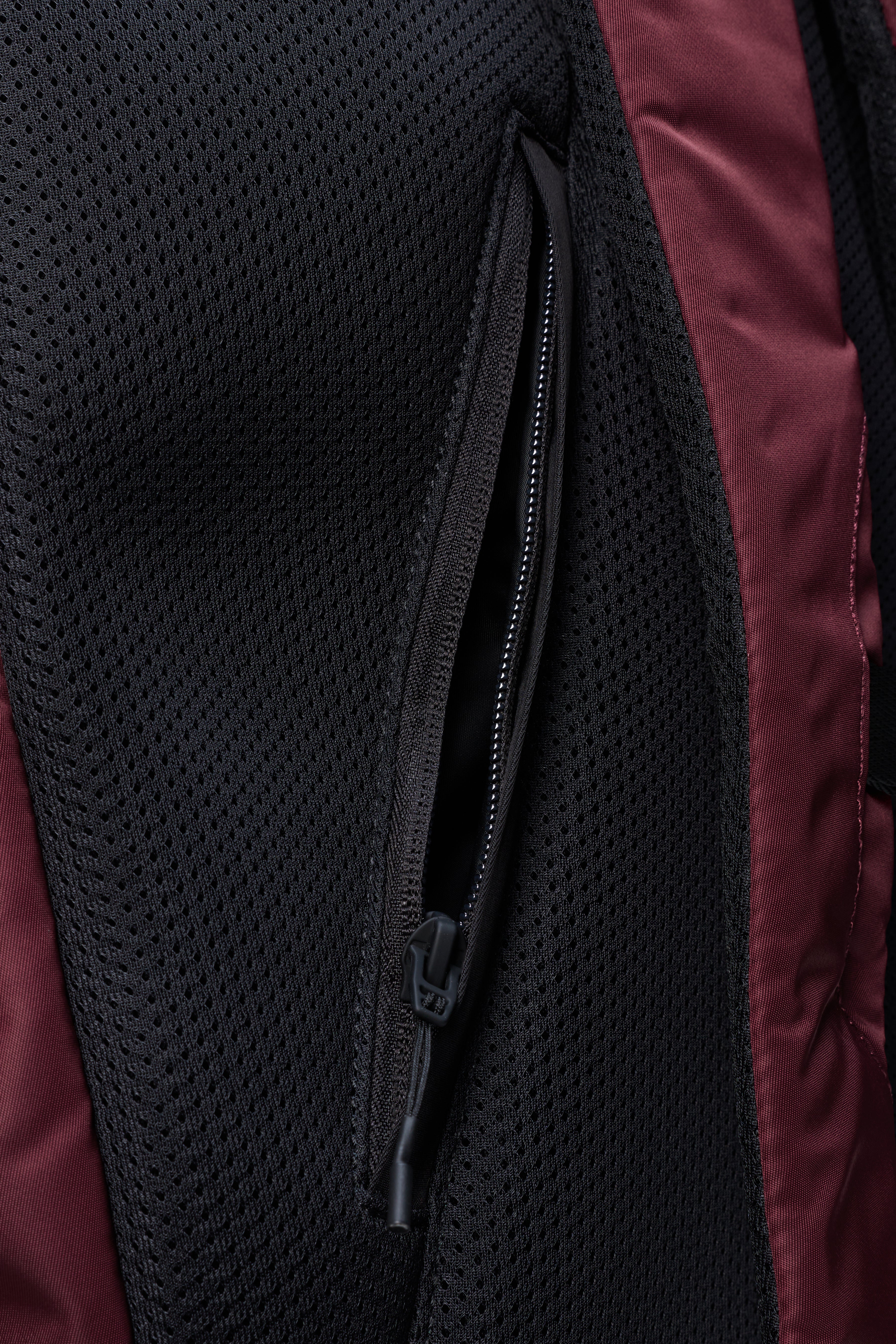 RAINS Delphi Backpack Sip 30L H28.50 x D14 x W47.50 cm Backpack
