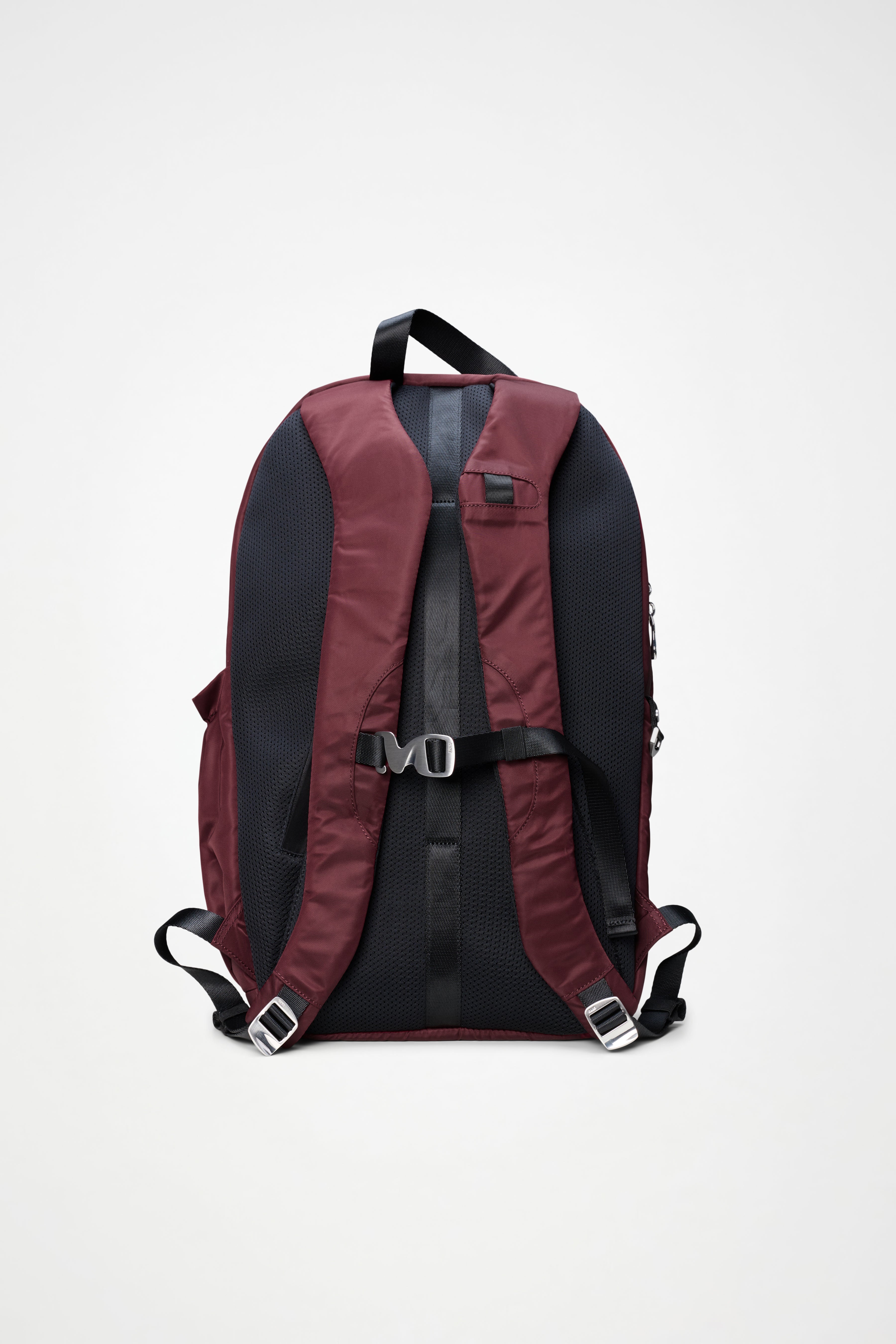 RAINS Delphi Backpack Sip 30L H28.50 x D14 x W47.50 cm Backpack